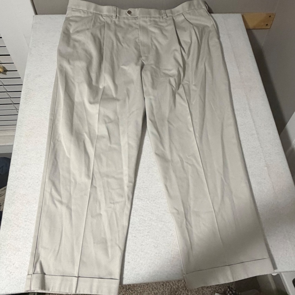 Roundtree & Yorke TravelSmart Khaki Pleated Cuffed Pants 48x30 Mens Tan Chinos